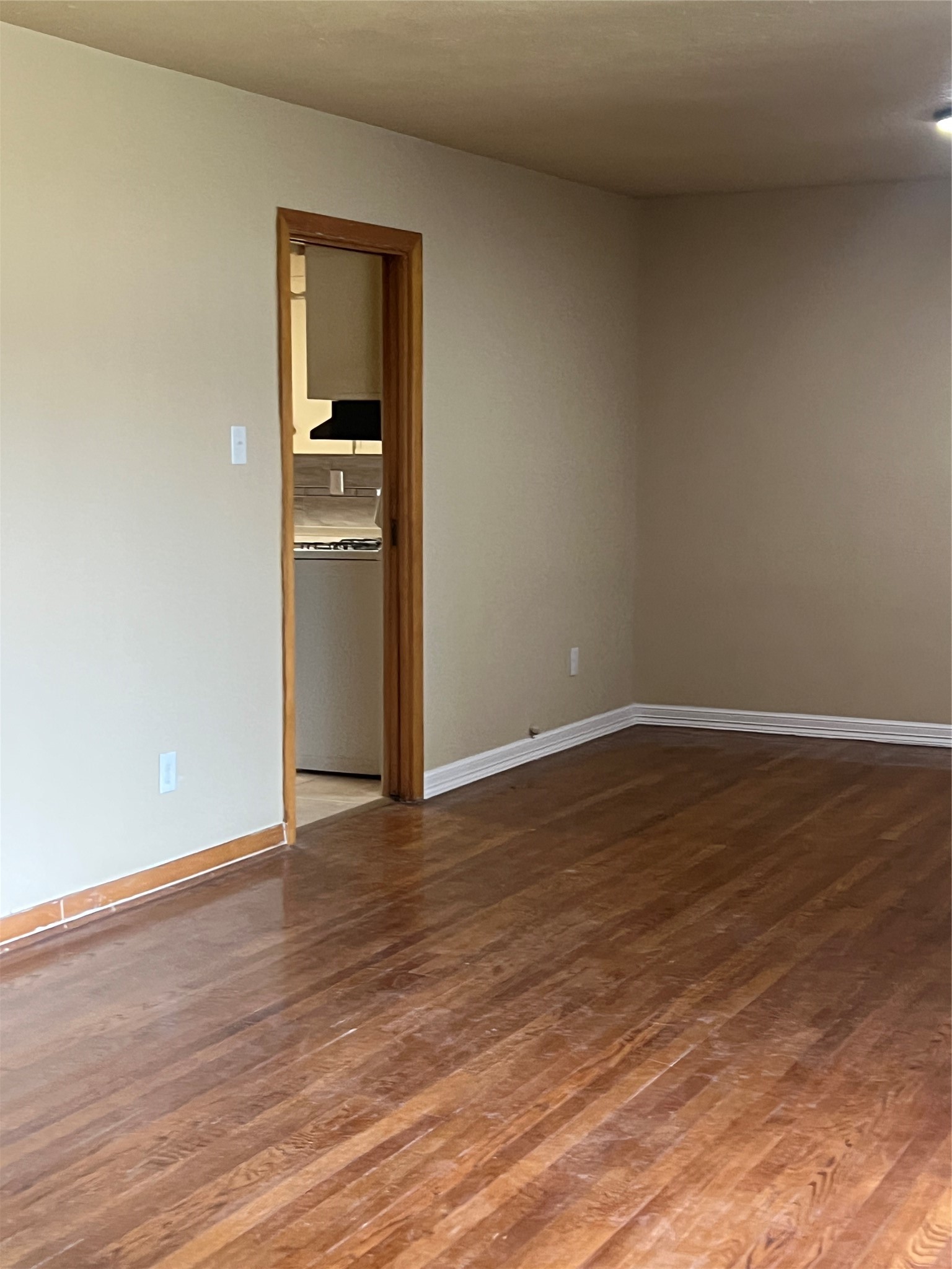 714 East Whitney Street Houston, TX 77022 - Photo 11 of 32