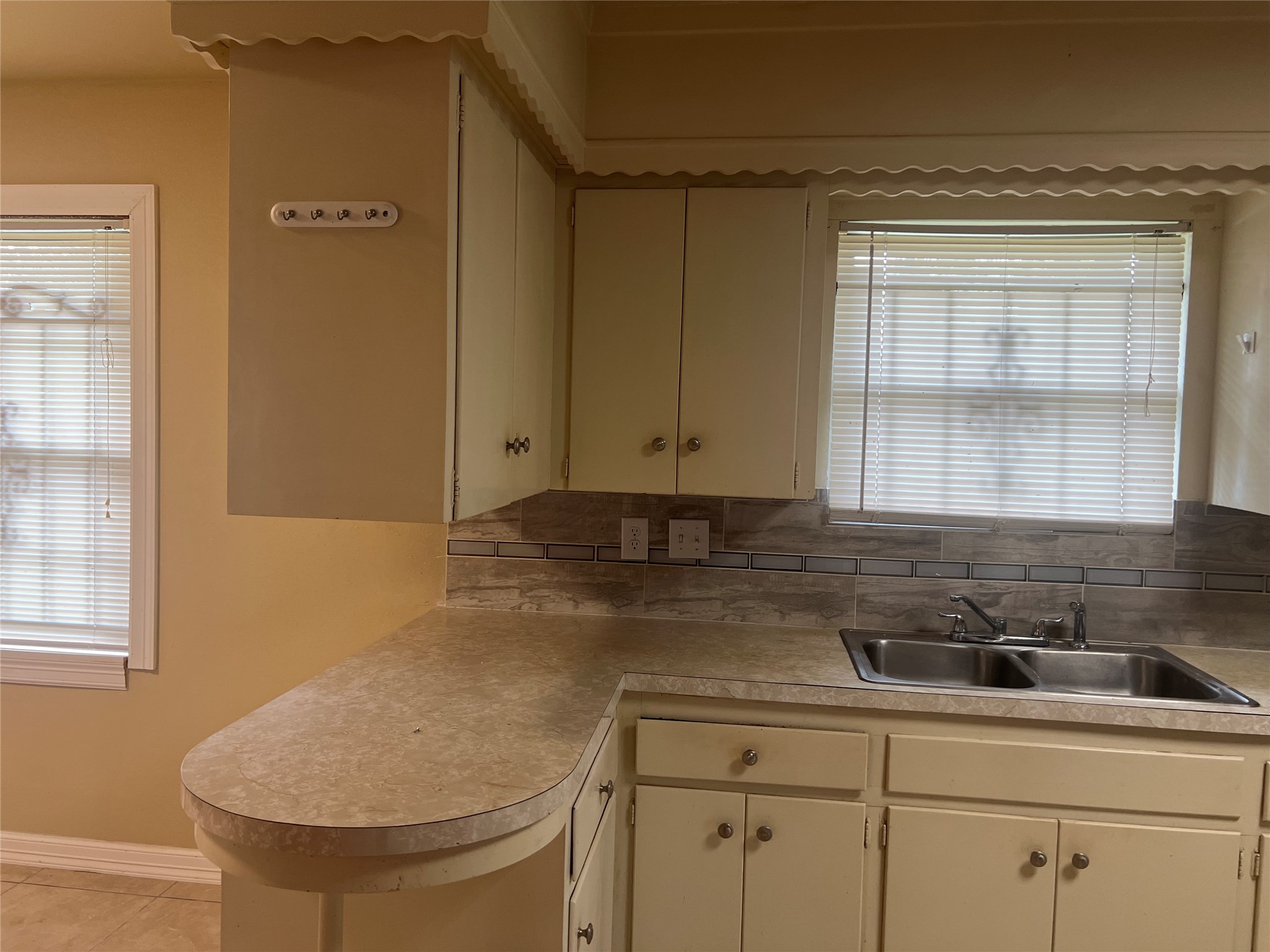 714 East Whitney Street Houston, TX 77022 - Photo 26 of 32