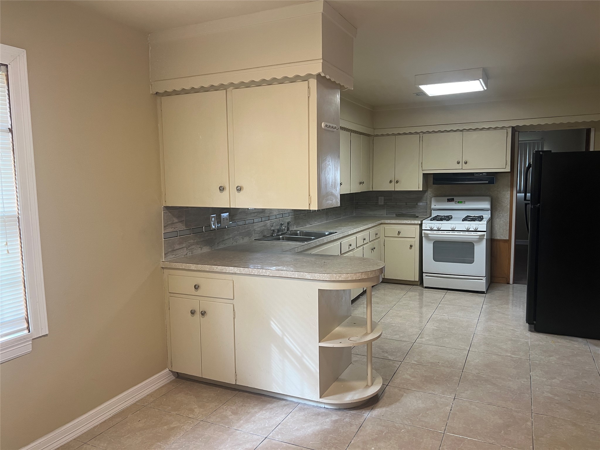 714 East Whitney Street Houston, TX 77022 - Photo 29 of 32