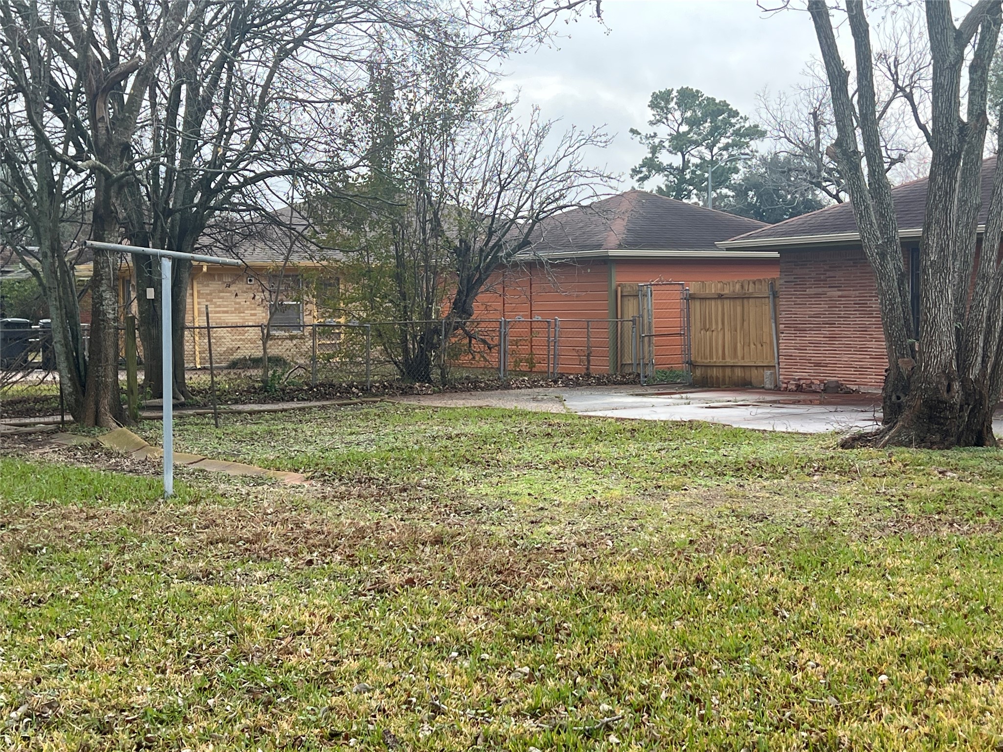 714 East Whitney Street Houston, TX 77022 - Photo 4 of 32 View of the house from the backyard