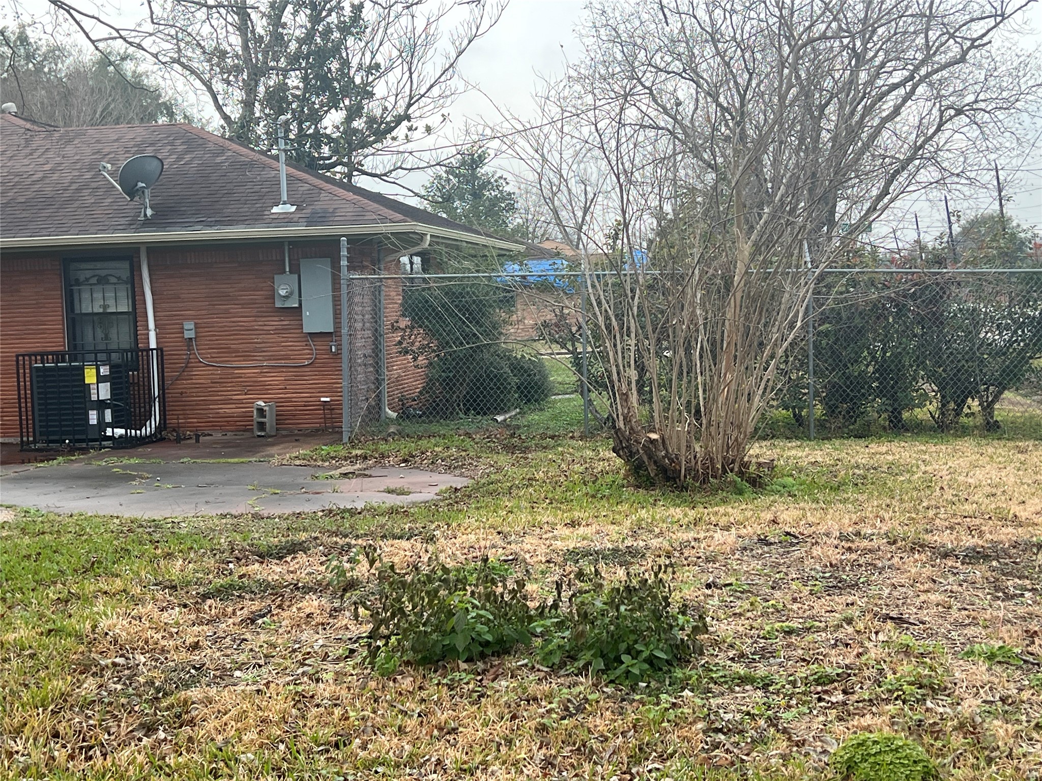 714 East Whitney Street Houston, TX 77022 - Photo 5 of 32 View of part of the fenced backyard