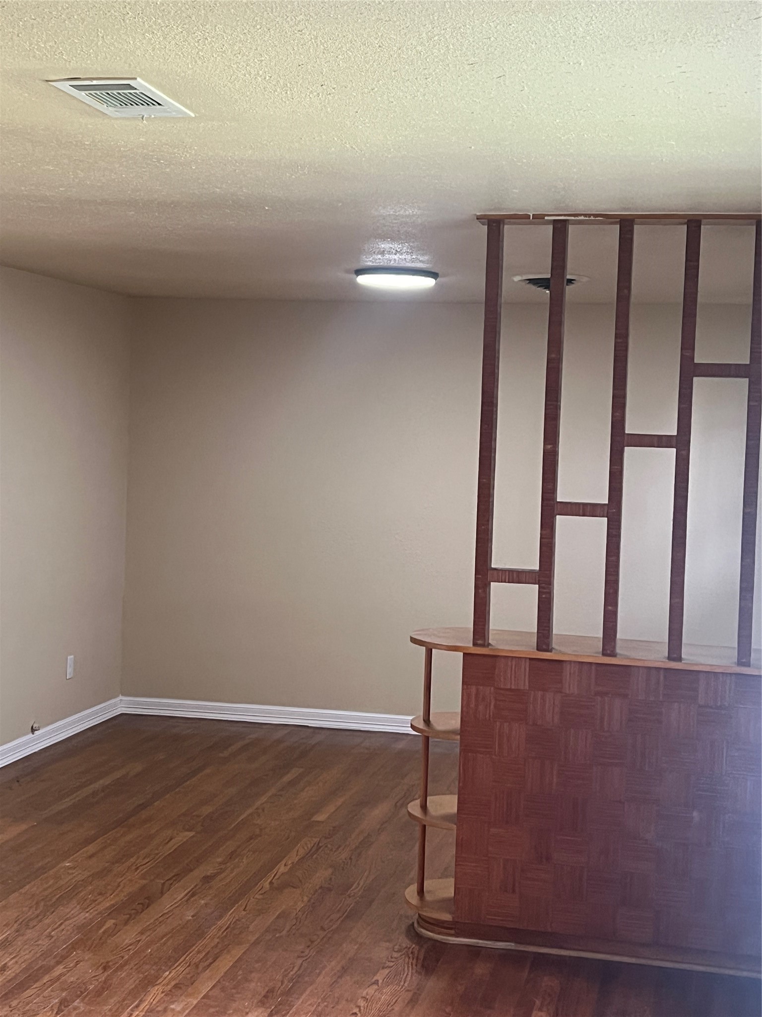 714 East Whitney Street Houston, TX 77022 - Photo 10 of 32