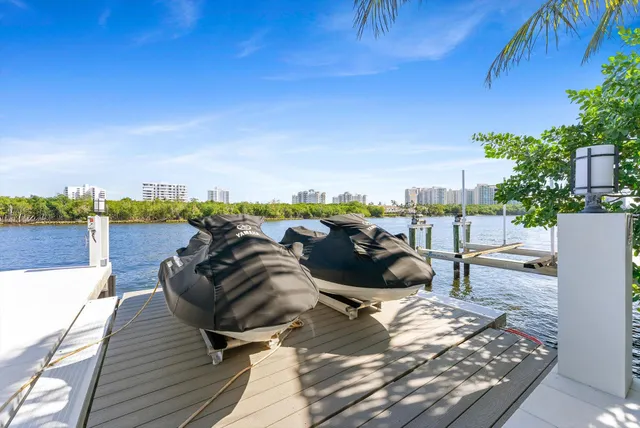 $10,450,000 | 7212 Northeast 8th Drive, Boca Raton, FL 33487