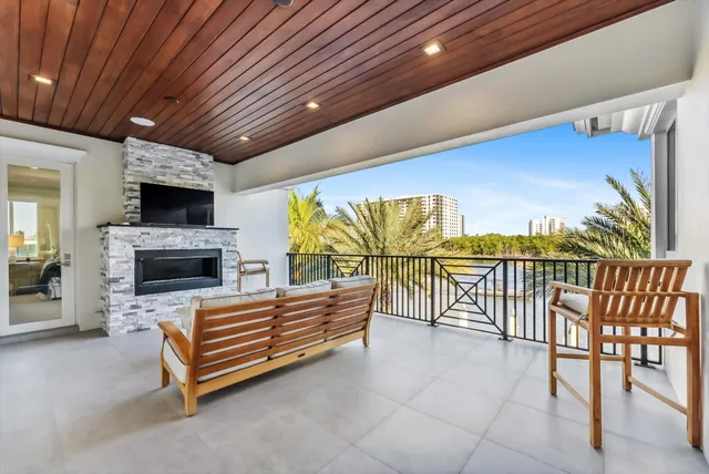 $10,450,000 | 7212 Northeast 8th Drive, Boca Raton, FL 33487