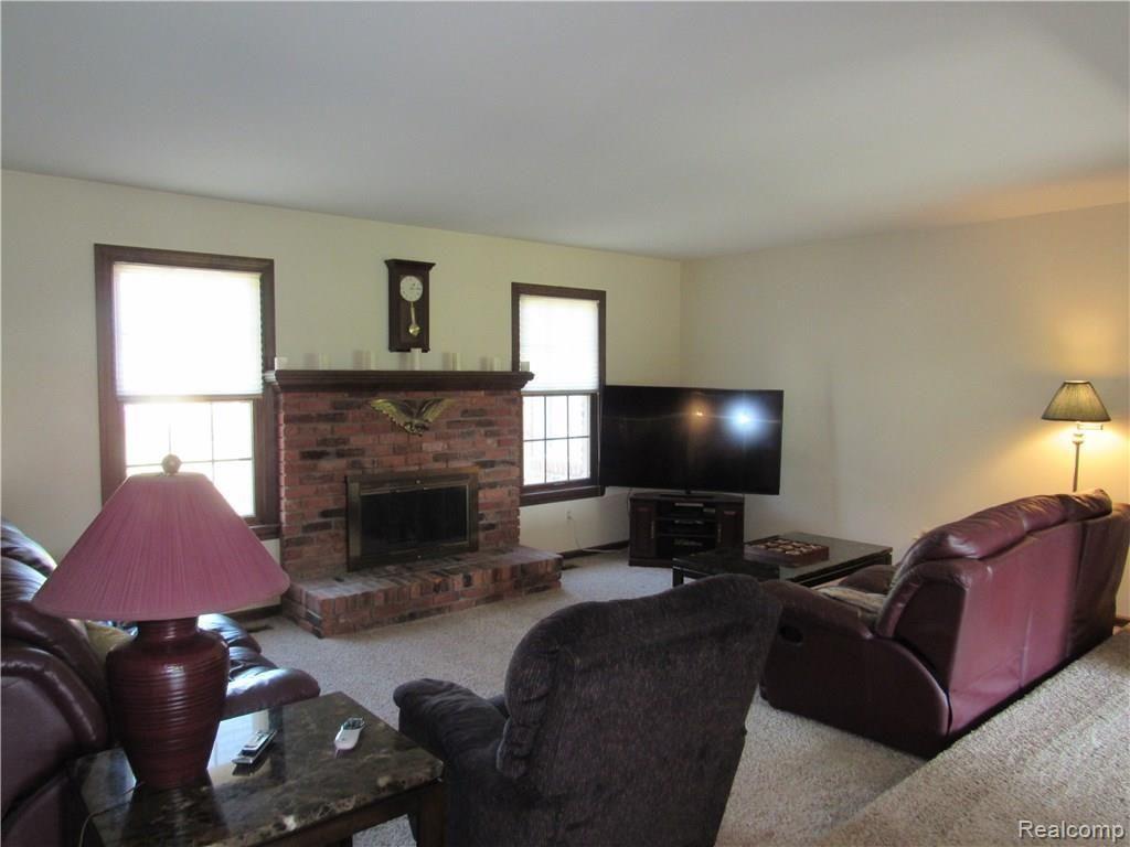 23801 Irwin Road Armada, MI 48005 - Photo 35 of 36 GREAT ROOM/ LIVING ROOM