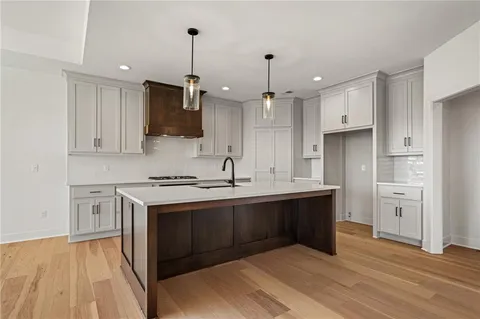 $699,575 | 25010 West 89th Terrace, Lenexa, KS 66227