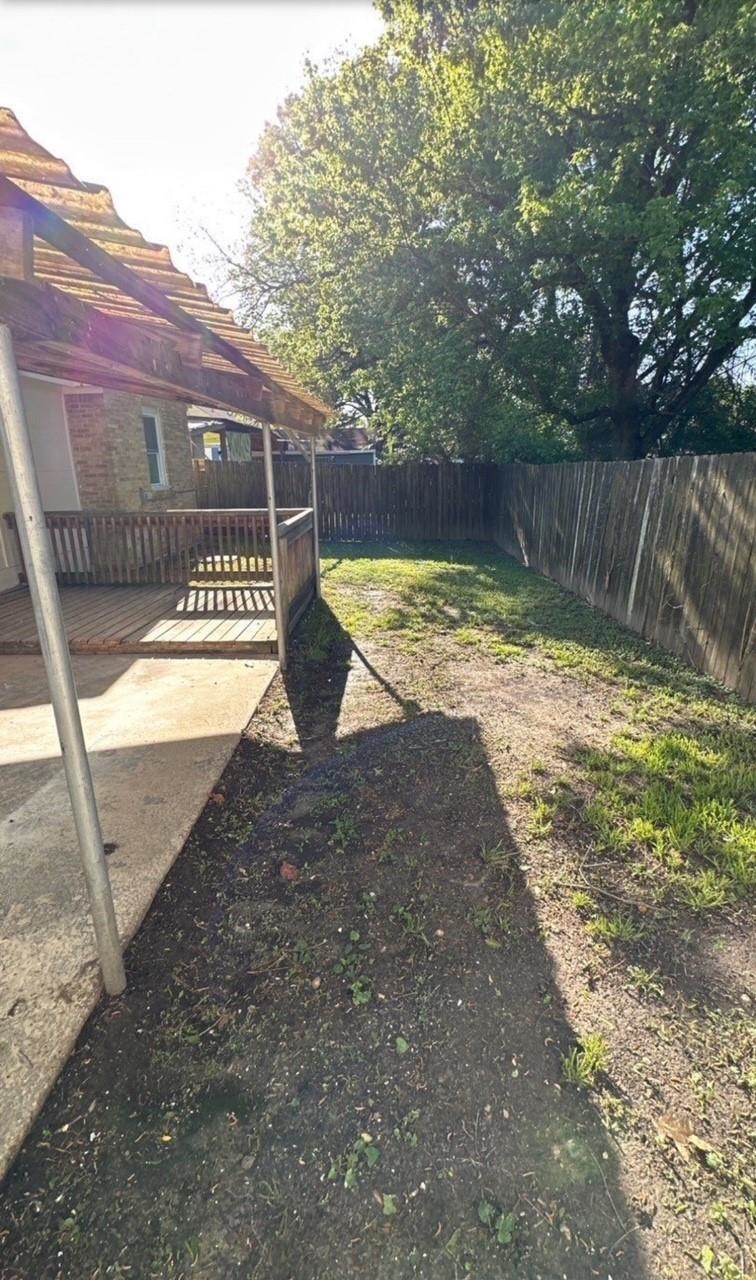 3333 Farmville Road Memphis, TN 38122 - Photo 11 of 12 a view of a backyard with a tree