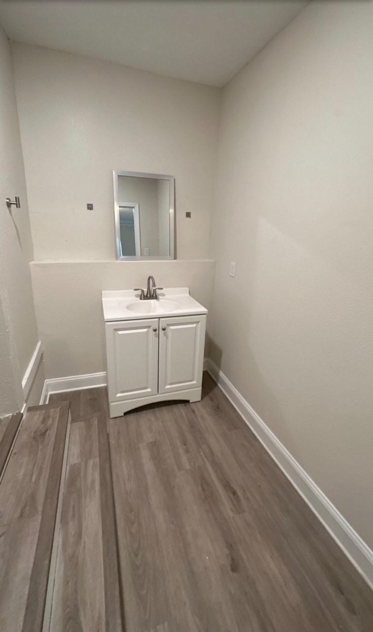 3333 Farmville Road Memphis, TN 38122 - Photo 4 of 12 a room with a sink and a mirror