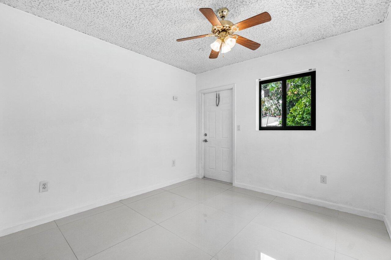 899 Northwest 7th Street Boca Raton, FL 33486 - Photo 12 of 28 012-899Northwest7thStreet-BocaRaton-FL-3