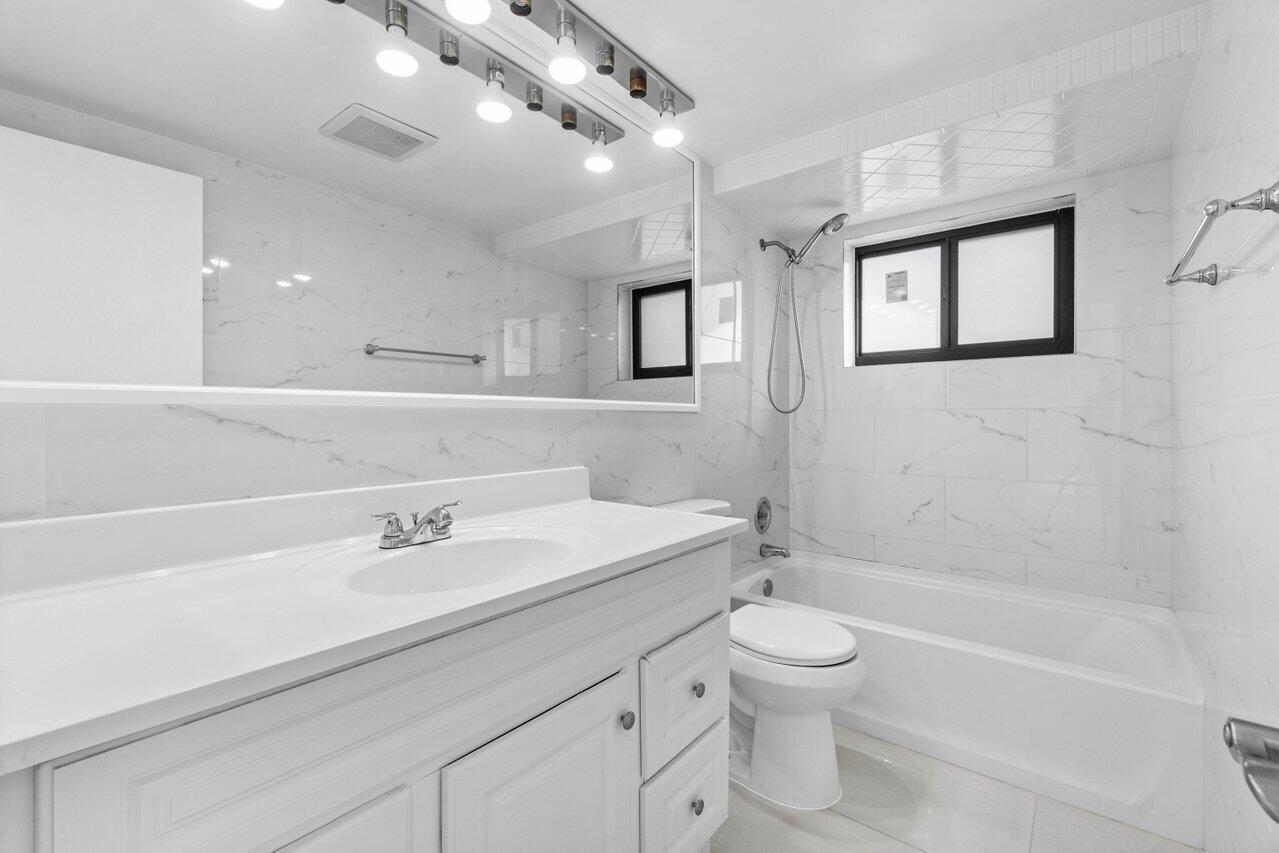 899 Northwest 7th Street Boca Raton, FL 33486 - Photo 19 of 28 019-899Northwest7thStreet-BocaRaton-FL-3