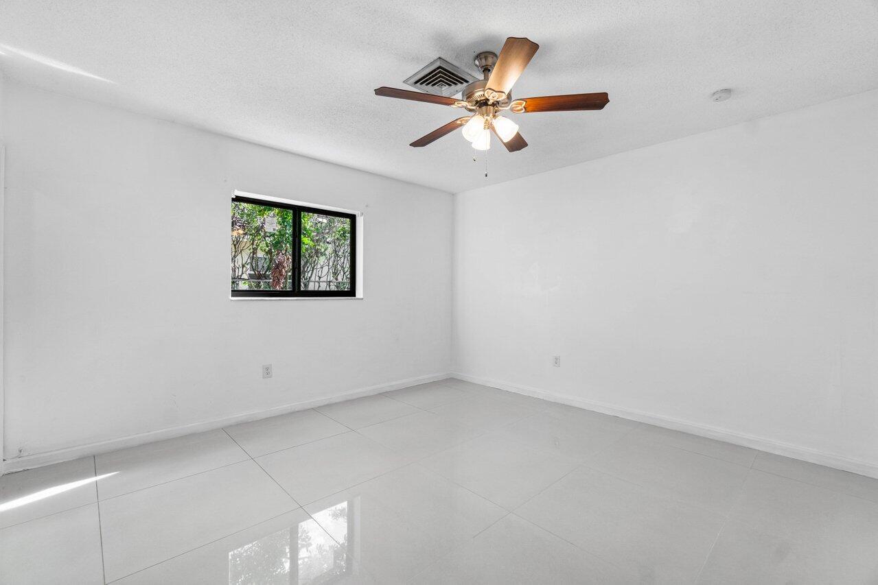 899 Northwest 7th Street Boca Raton, FL 33486 - Photo 21 of 28 021-899Northwest7thStreet-BocaRaton-FL-3