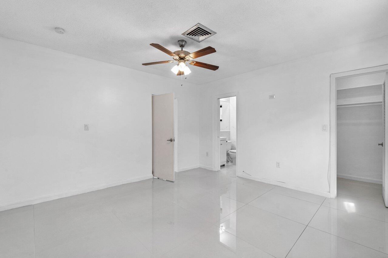 899 Northwest 7th Street Boca Raton, FL 33486 - Photo 22 of 28 022-899Northwest7thStreet-BocaRaton-FL-3