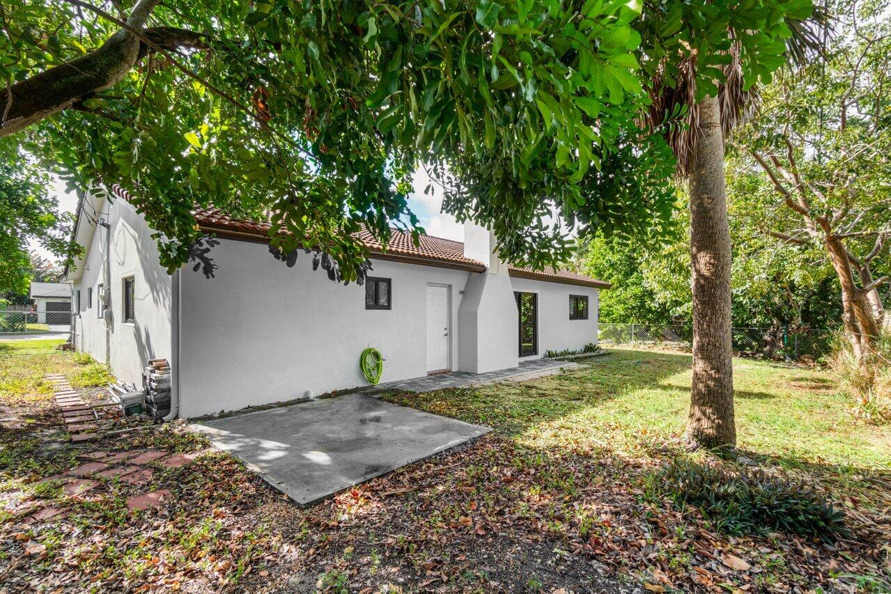 899 Northwest 7th Street Boca Raton, FL 33486 - Photo 27 of 28 027-899Northwest7thStreet-BocaRaton-FL-3