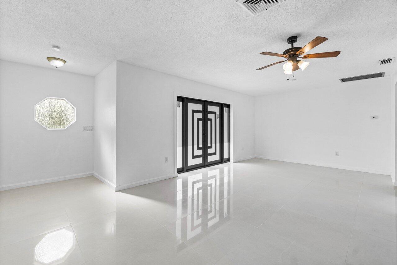 899 Northwest 7th Street Boca Raton, FL 33486 - Photo 6 of 28 006-899Northwest7thStreet-BocaRaton-FL-3