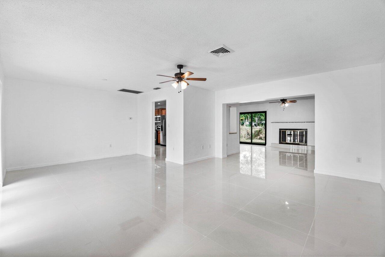 899 Northwest 7th Street Boca Raton, FL 33486 - Photo 7 of 28 007-899Northwest7thStreet-BocaRaton-FL-3