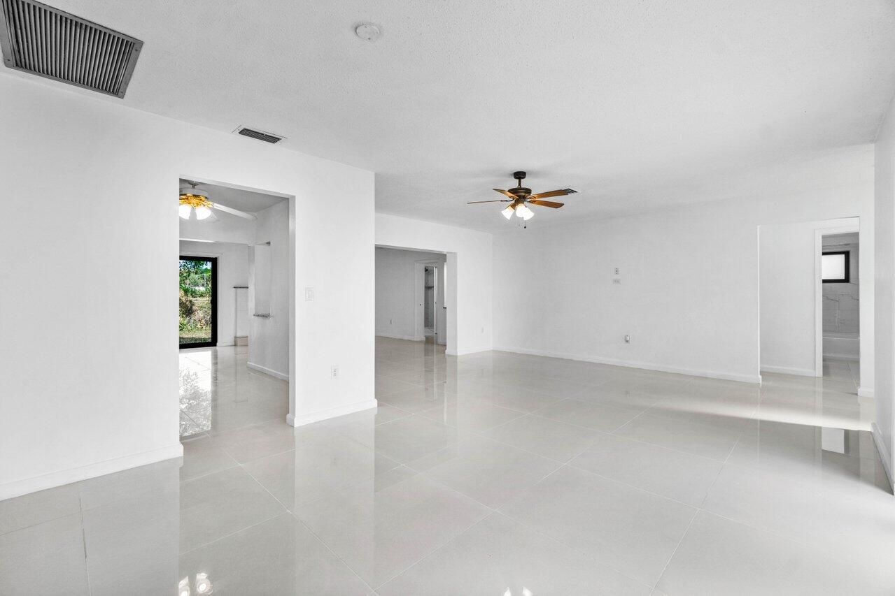 899 Northwest 7th Street Boca Raton, FL 33486 - Photo 8 of 28 008-899Northwest7thStreet-BocaRaton-FL-3