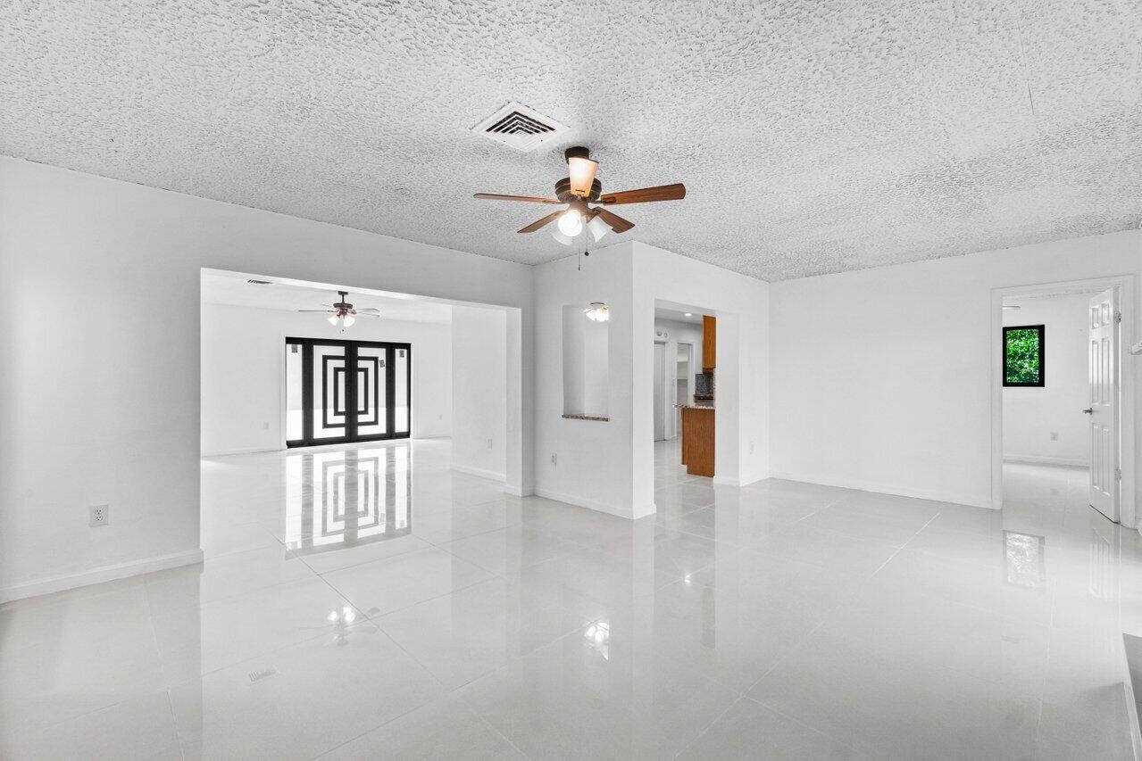 899 Northwest 7th Street Boca Raton, FL 33486 - Photo 10 of 28 010-899Northwest7thStreet-BocaRaton-FL-3