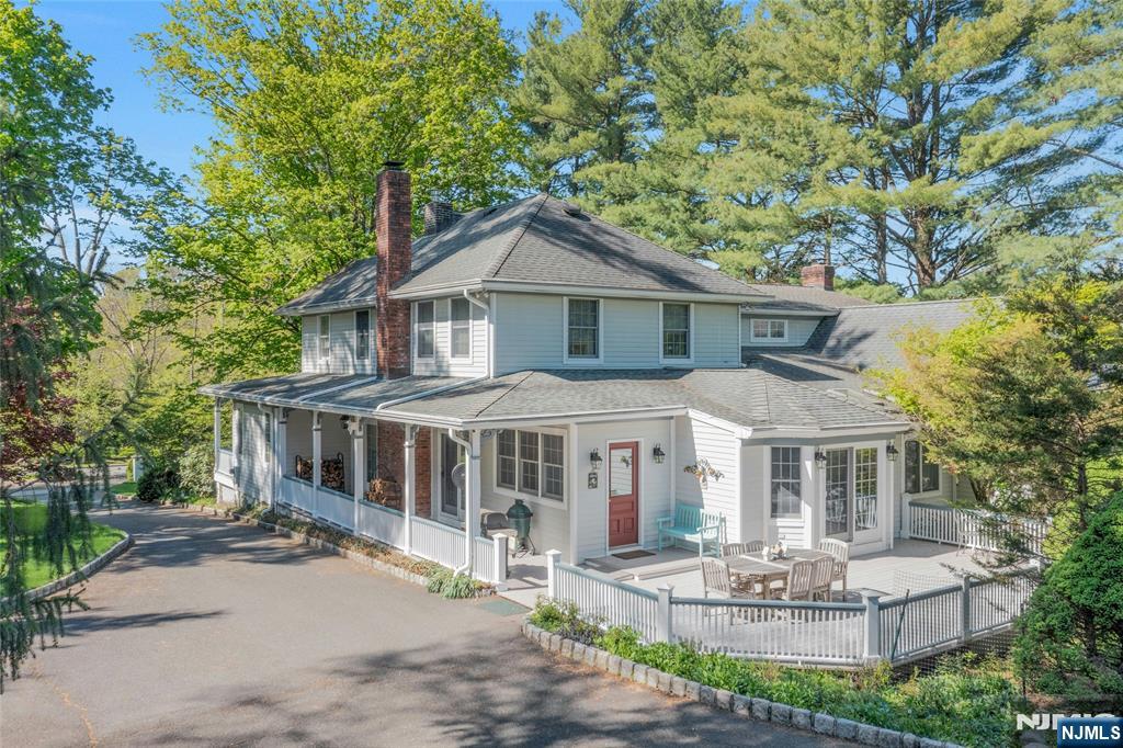 11 Lower Cross Road Saddle River, NJ 07458 - Photo 27 of 35