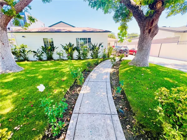 $4,000 | 5118 Riverton Avenue, North Hollywood, CA 91601
