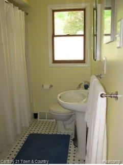 204 Crescent Road Waterford, MI 48327 - Photo 12 of 19 bath