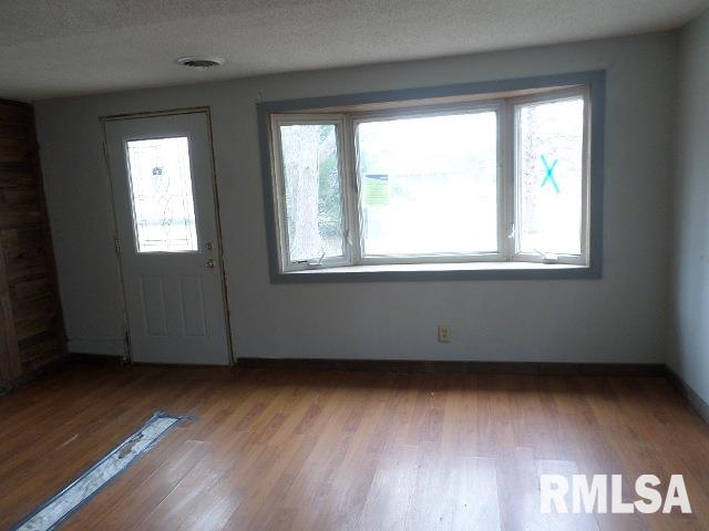 7430 West William Street Decatur, IL 62522 - Photo 3 of 17