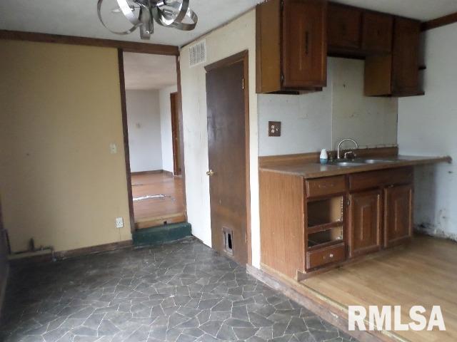 7430 West William Street Decatur, IL 62522 - Photo 4 of 17