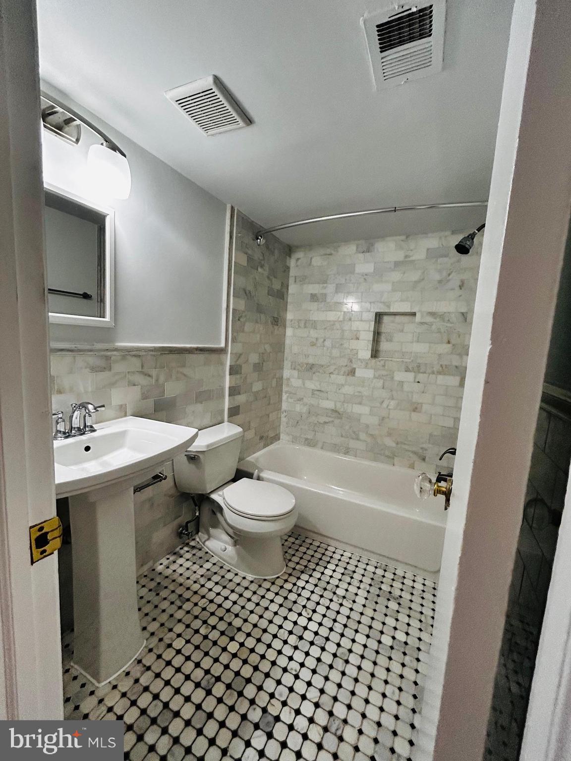 225 10th Street Northeast, Unit 1 Washington, DC 20002 - Photo 11 of 14