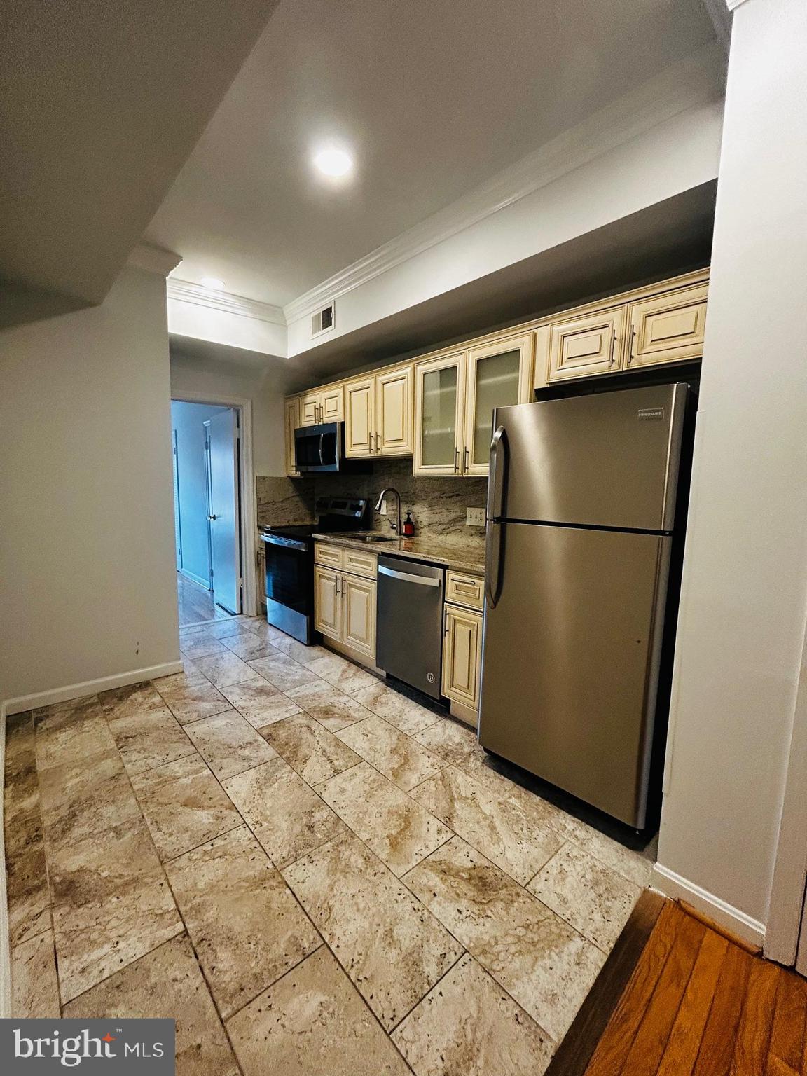 225 10th Street Northeast, Unit 1 Washington, DC 20002 - Photo 5 of 14 kitchen