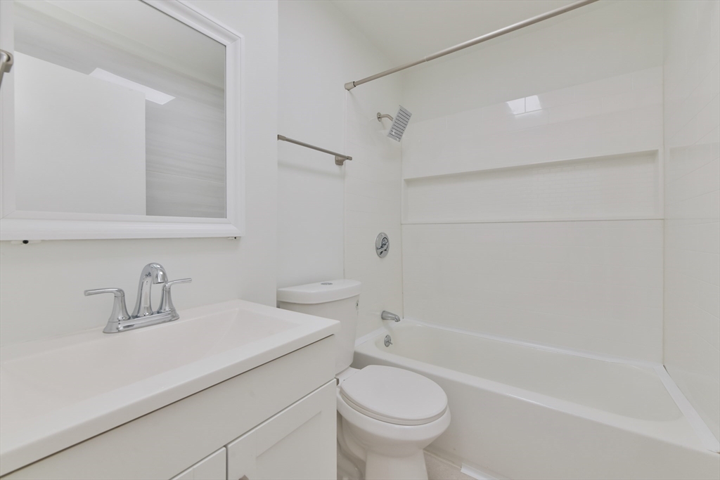 144-144A Salem Street Boston, MA 02113 - Photo 3 of 15