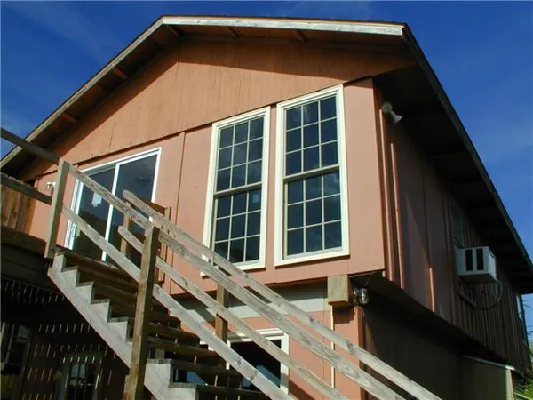 $1,095 | 415 Galley Way, Freeport, TX 77541