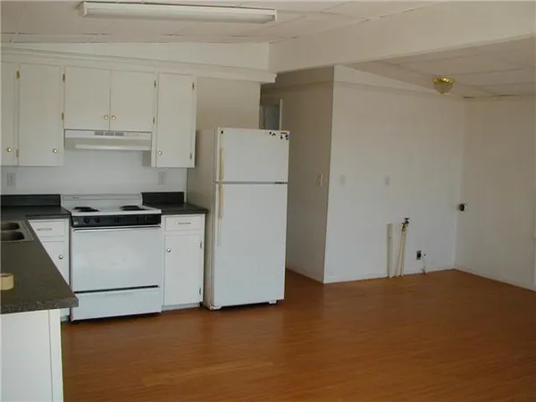 $1,095 | 415 Galley Way, Freeport, TX 77541
