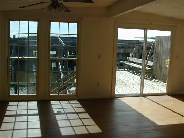 $1,095 | 415 Galley Way, Freeport, TX 77541
