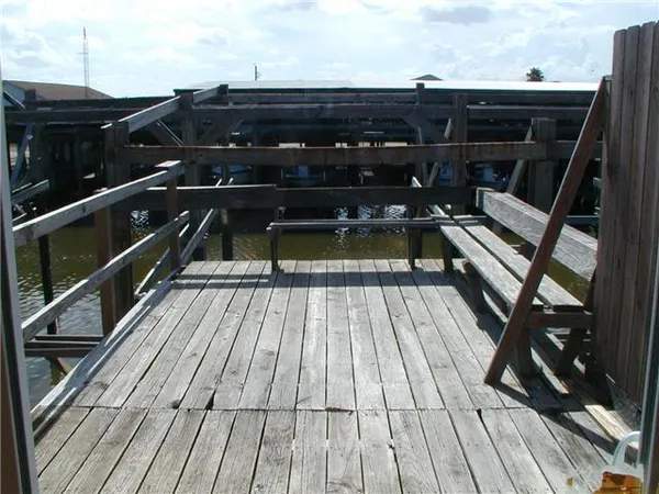 $1,095 | 415 Galley Way, Freeport, TX 77541