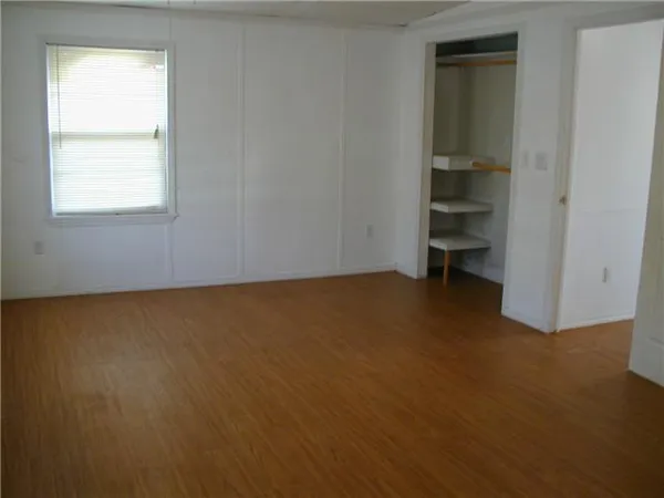 $1,095 | 415 Galley Way, Freeport, TX 77541