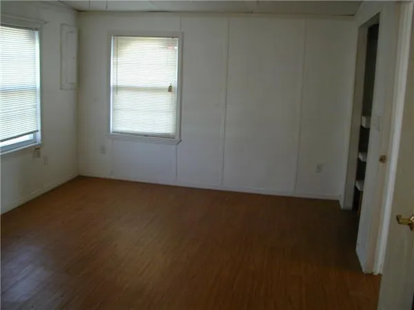 $1,095 | 415 Galley Way, Freeport, TX 77541