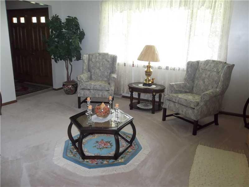 3316 Plank Road New Castle, PA 16105 - Photo 6 of 14 Living Room.