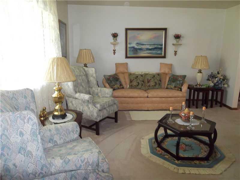 3316 Plank Road New Castle, PA 16105 - Photo 7 of 14 Living Room.