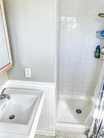 a bathroom with a tub