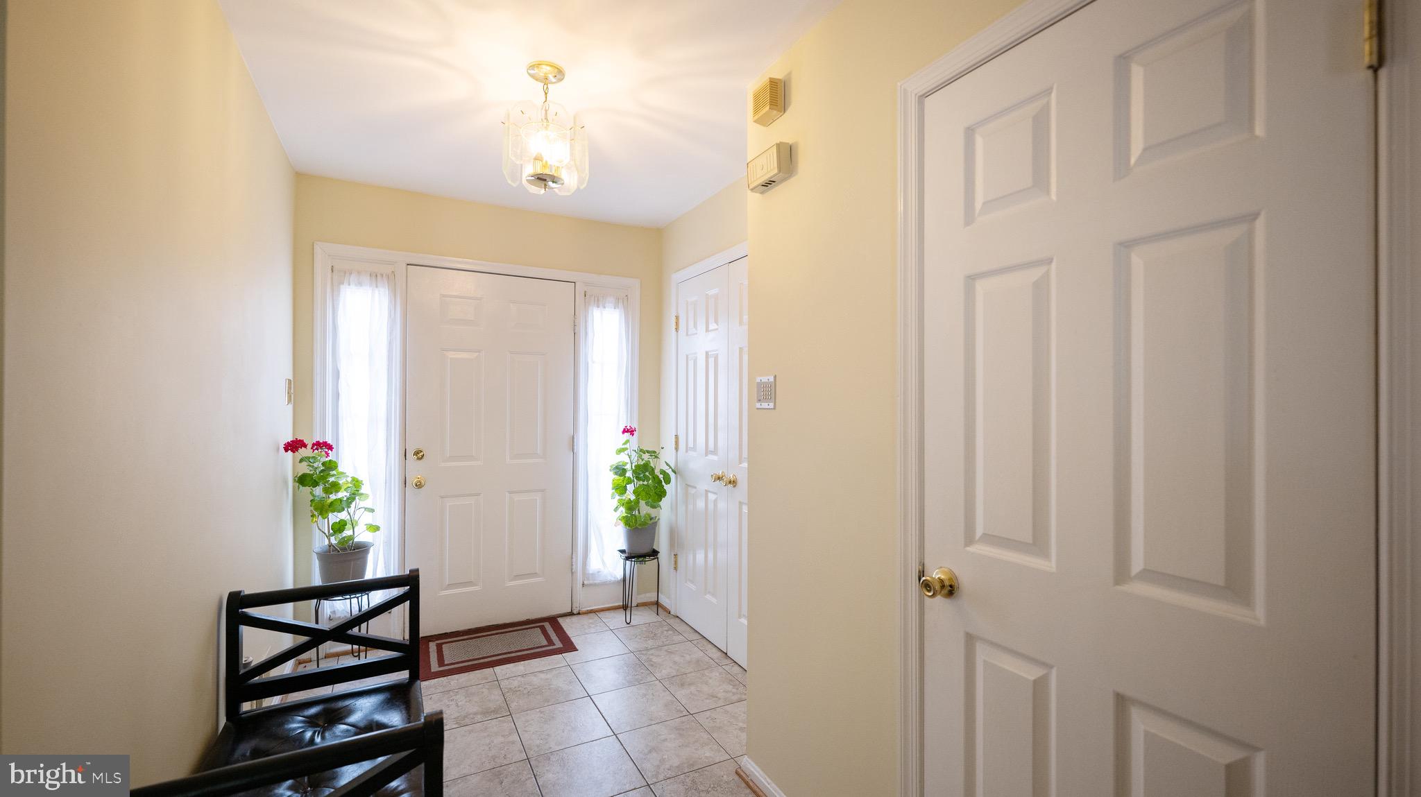 15056 Shamrock Ridge Road Silver Spring, MD 20906 - Photo 3 of 26 Foyer