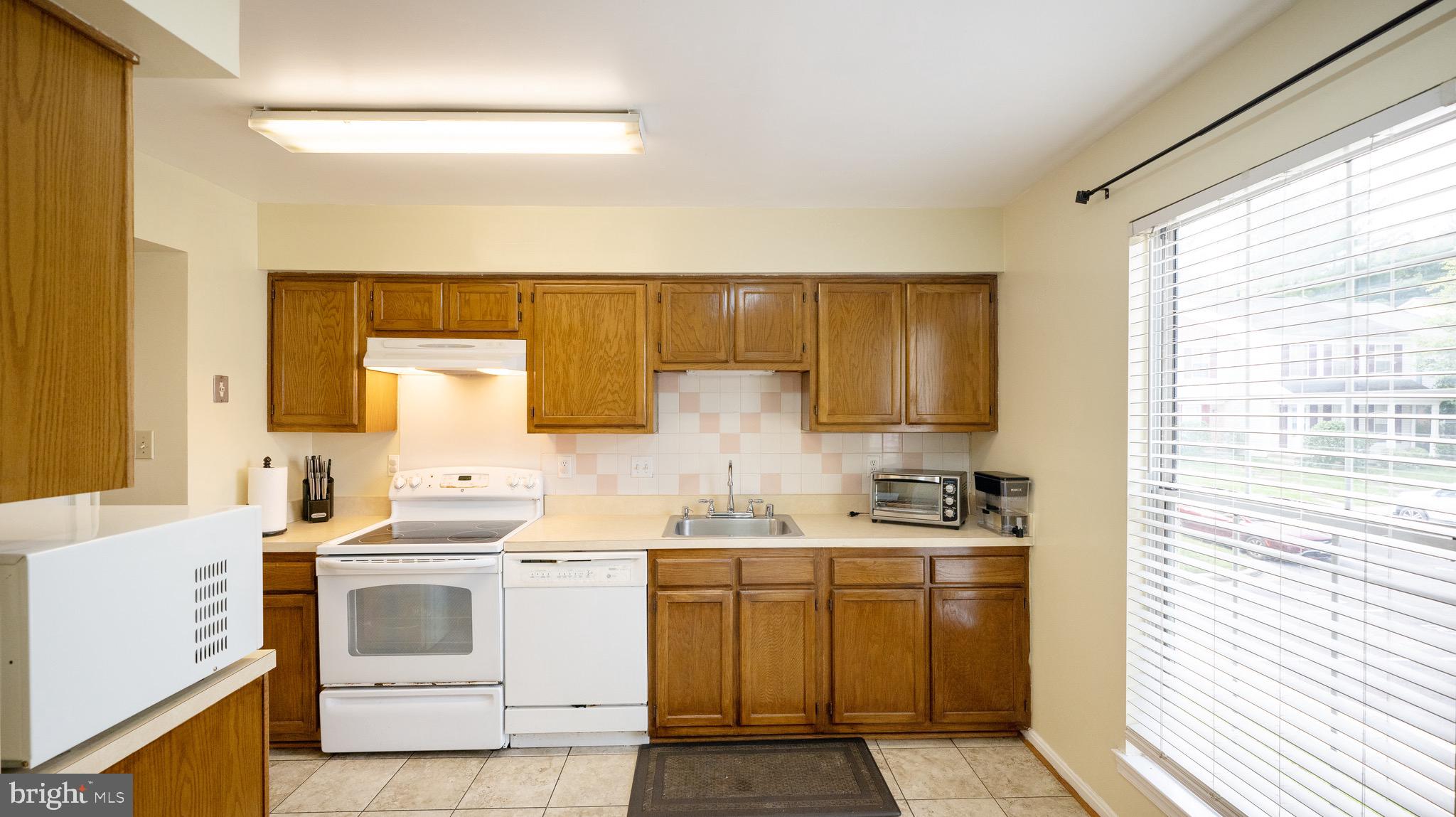 15056 Shamrock Ridge Road Silver Spring, MD 20906 - Photo 4 of 26 Kitchen