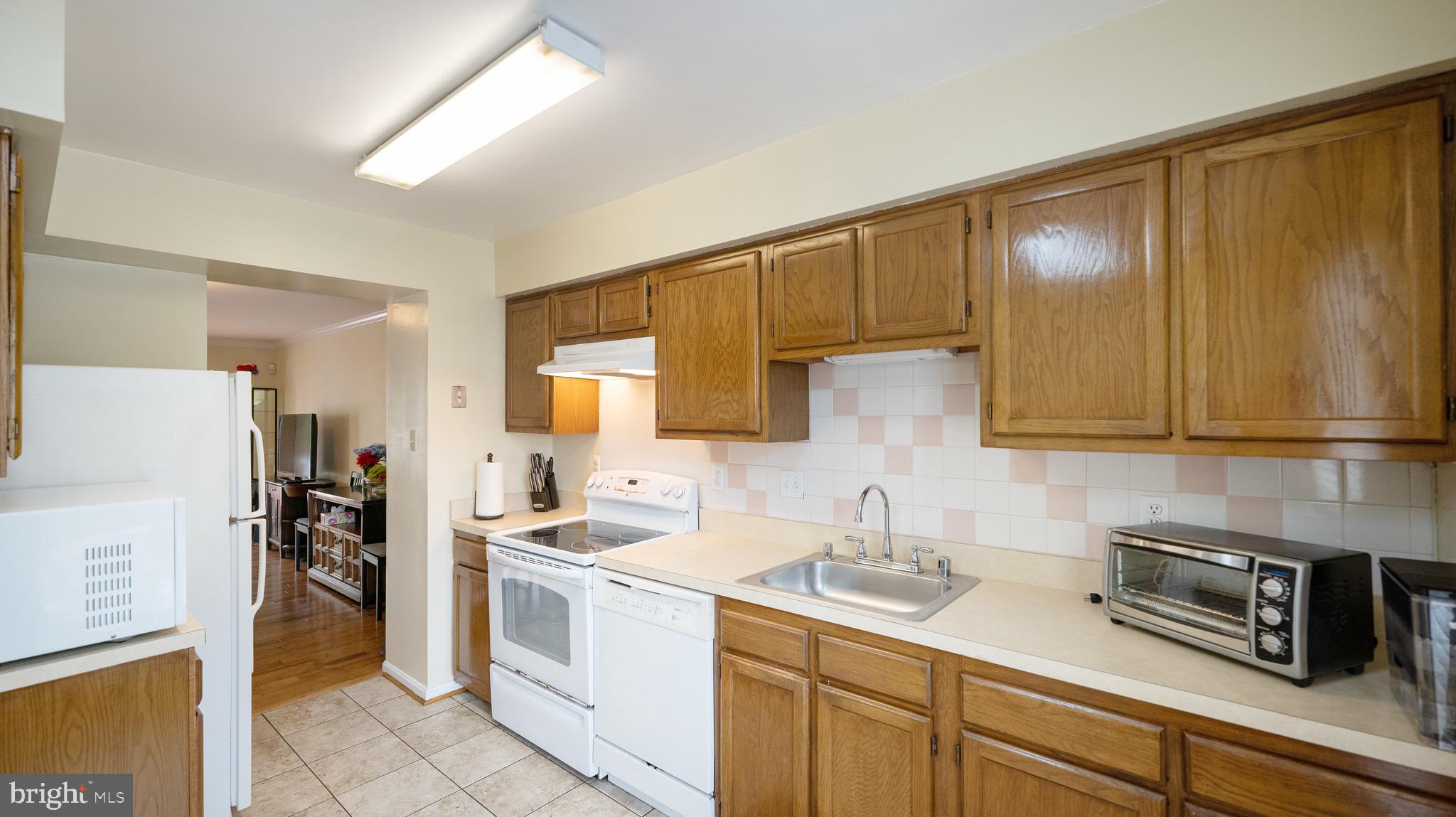 15056 Shamrock Ridge Road Silver Spring, MD 20906 - Photo 5 of 26 Kitchen
