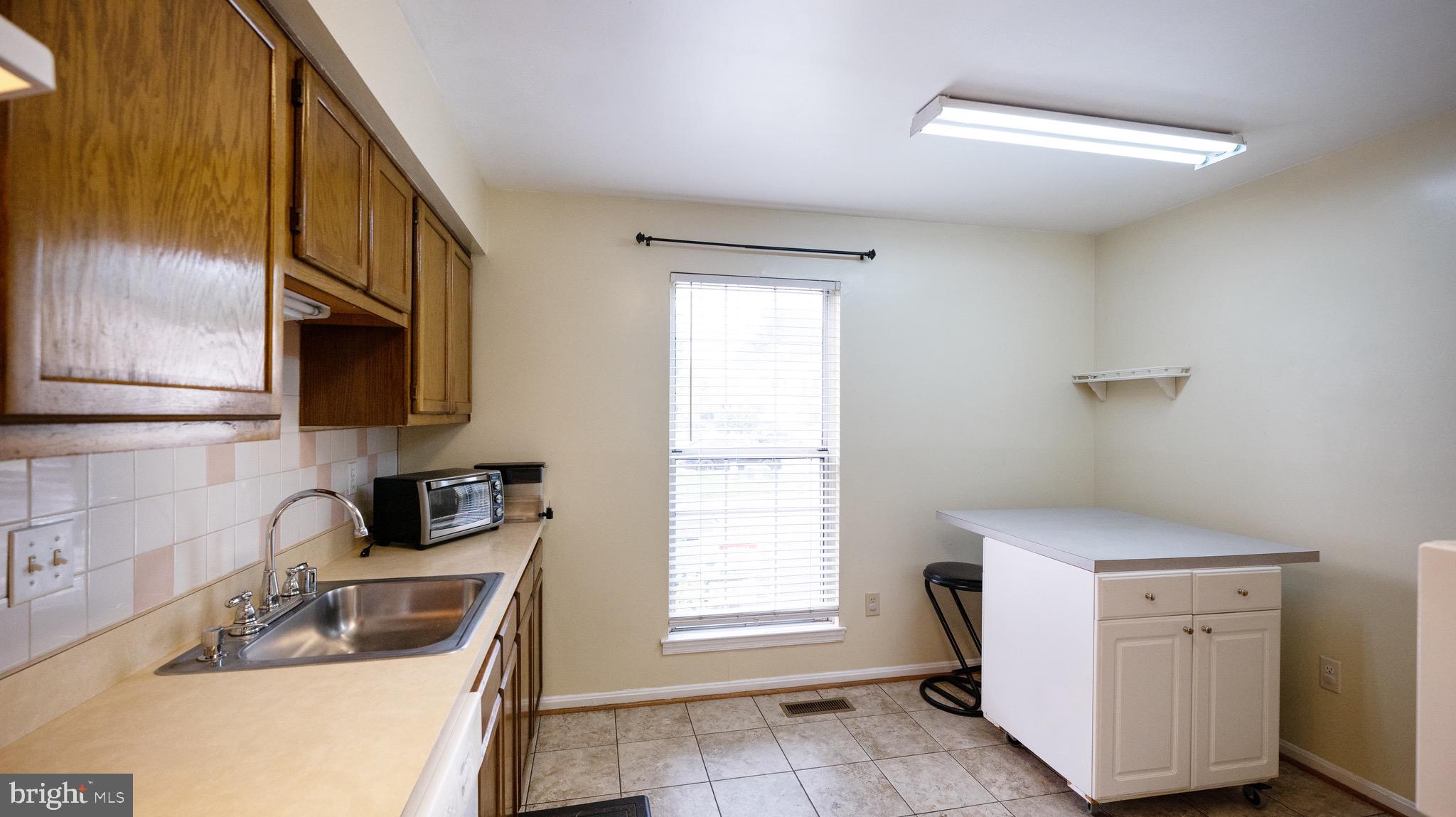 15056 Shamrock Ridge Road Silver Spring, MD 20906 - Photo 6 of 26 Kitchen