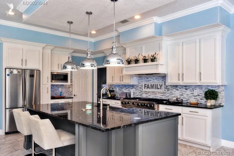 1939 Southwest Panther Trace Stuart, FL 34997 - Photo 6 of 30 Gallery Image 6
