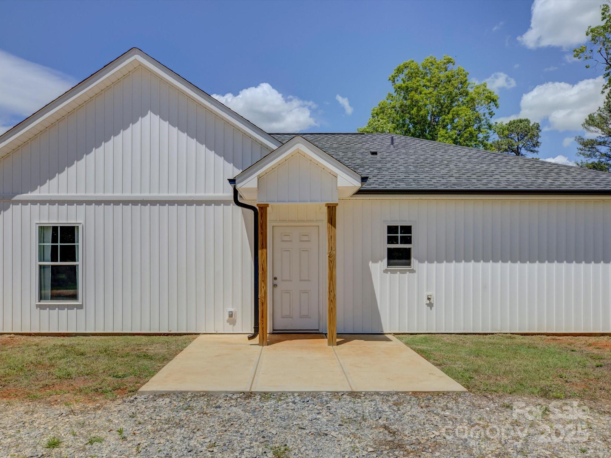 1454 King Road York, SC 29745 - Photo 27 of 34 a front view of a house with a yard