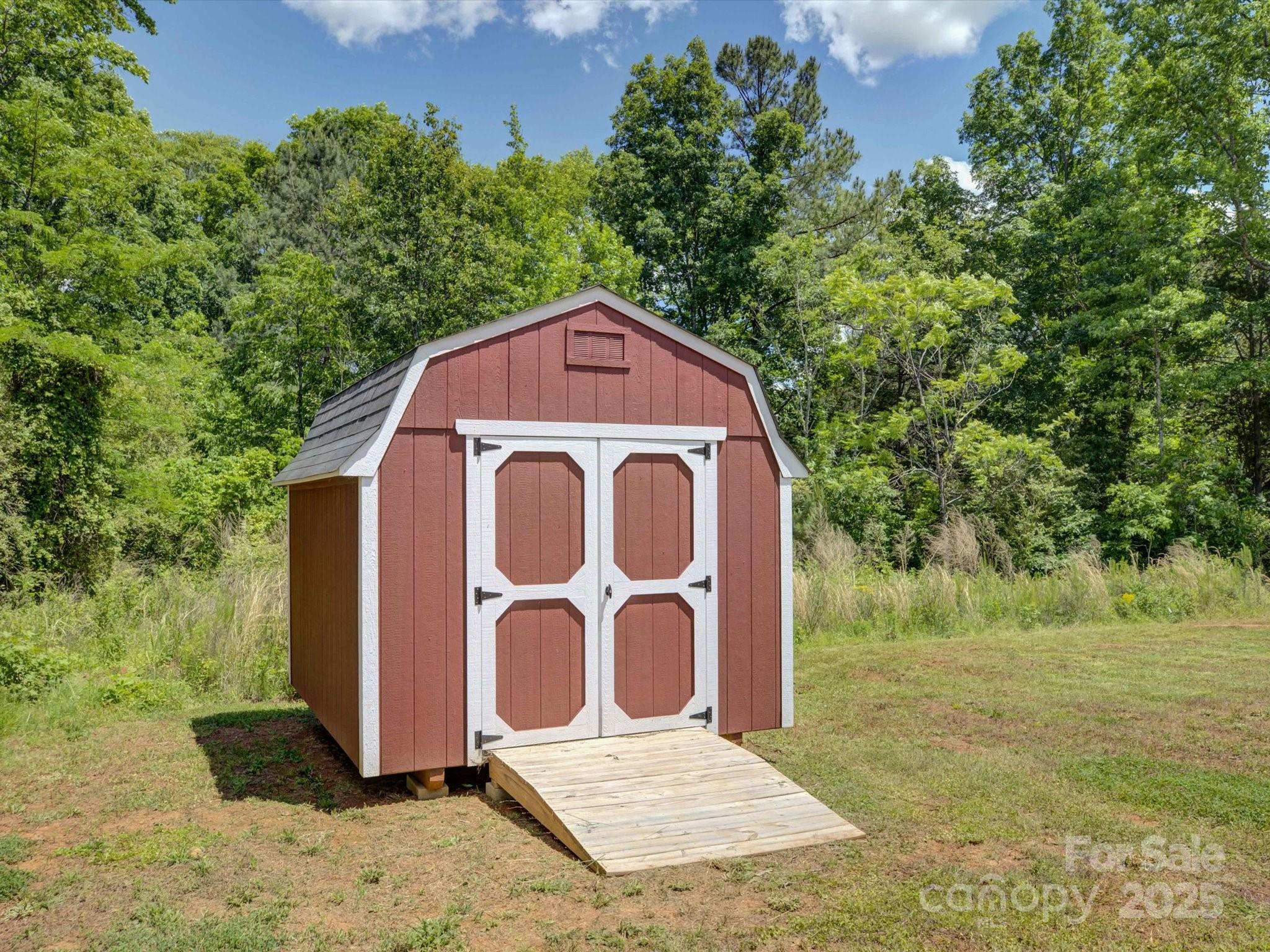 1454 King Road York, SC 29745 - Photo 31 of 34 a view of a back yard of the house