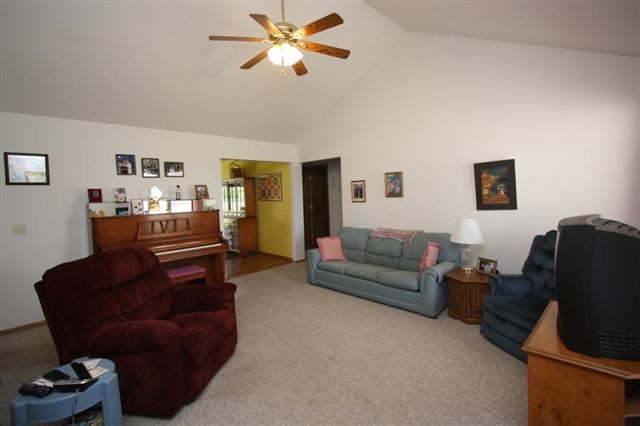 5522 Hamilton Road Yoder, IN 46798 - Photo 8 of 22