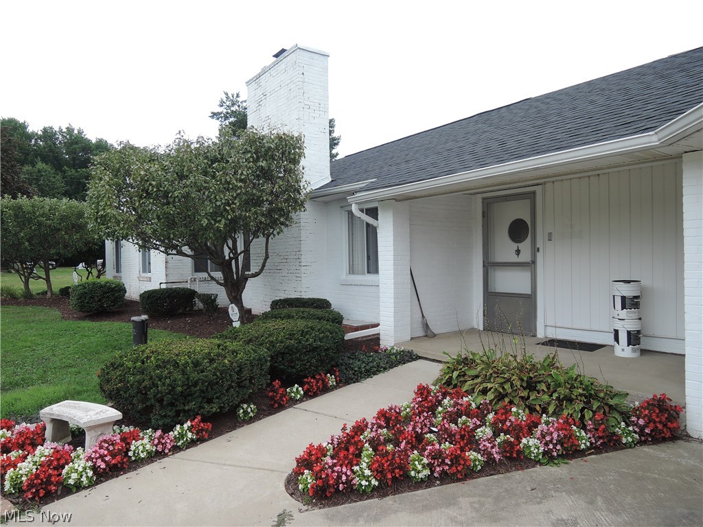 215 Warner Road Southeast Hubbard, OH 44425 - Photo 7 of 32 Gallery Image 7