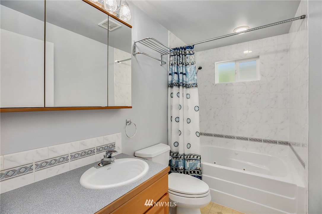 14627 164th Place Southeast Renton, WA 98059 - Photo 10 of 25