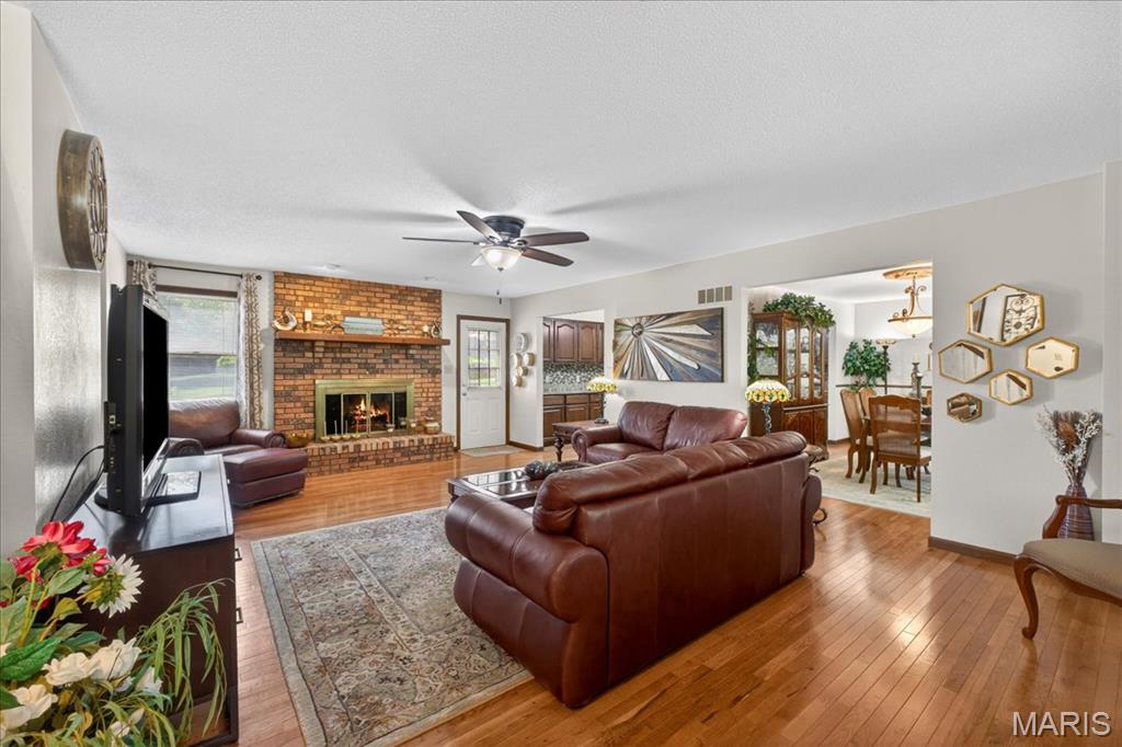 411 John Henry Road Belleville, IL 62220 - Photo 6 of 49