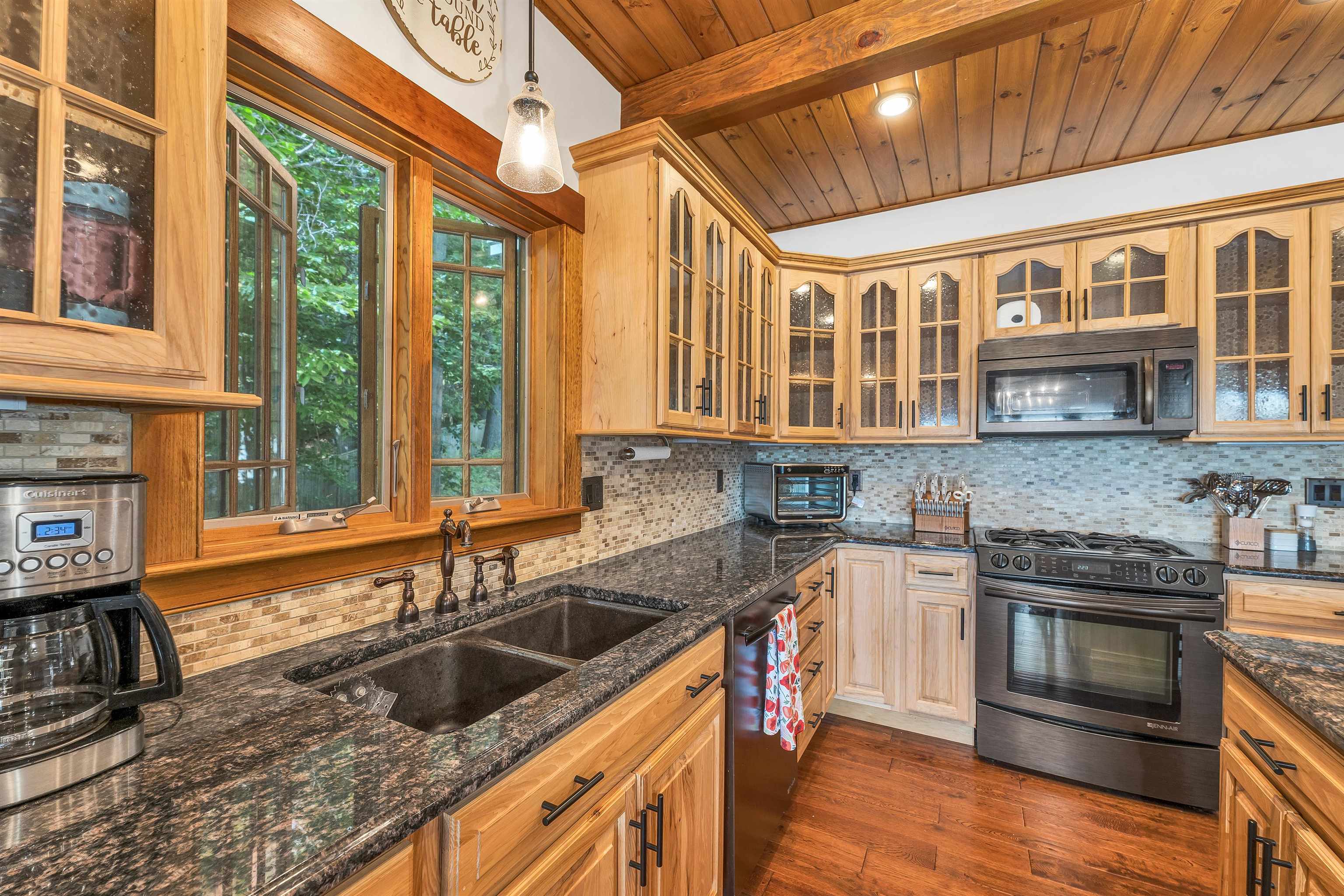 81 Timberlane P Wolfeboro, NH 03894 - Photo 13 of 60